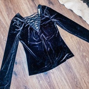 BLACK VELVET LONG-SLEEVE